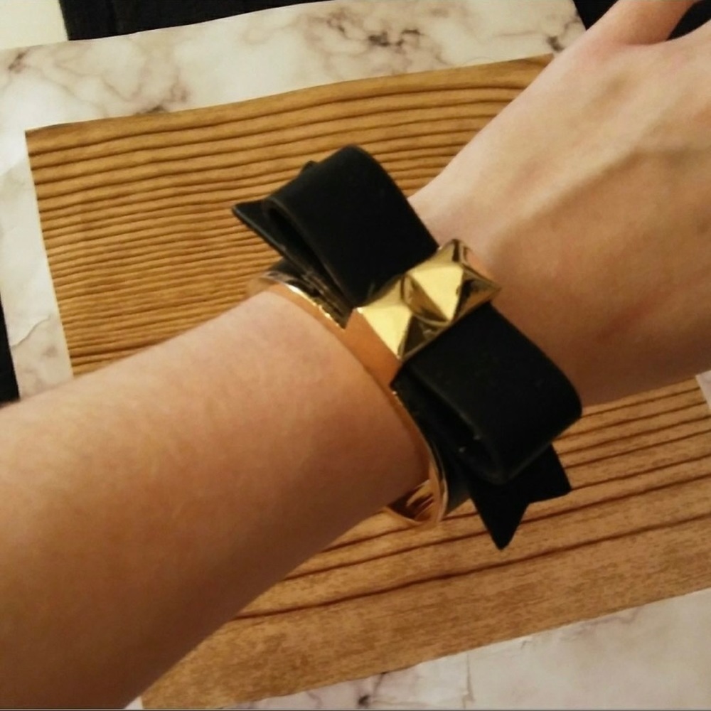 Avon Mark “Take a Bow Cuff Bracelet”